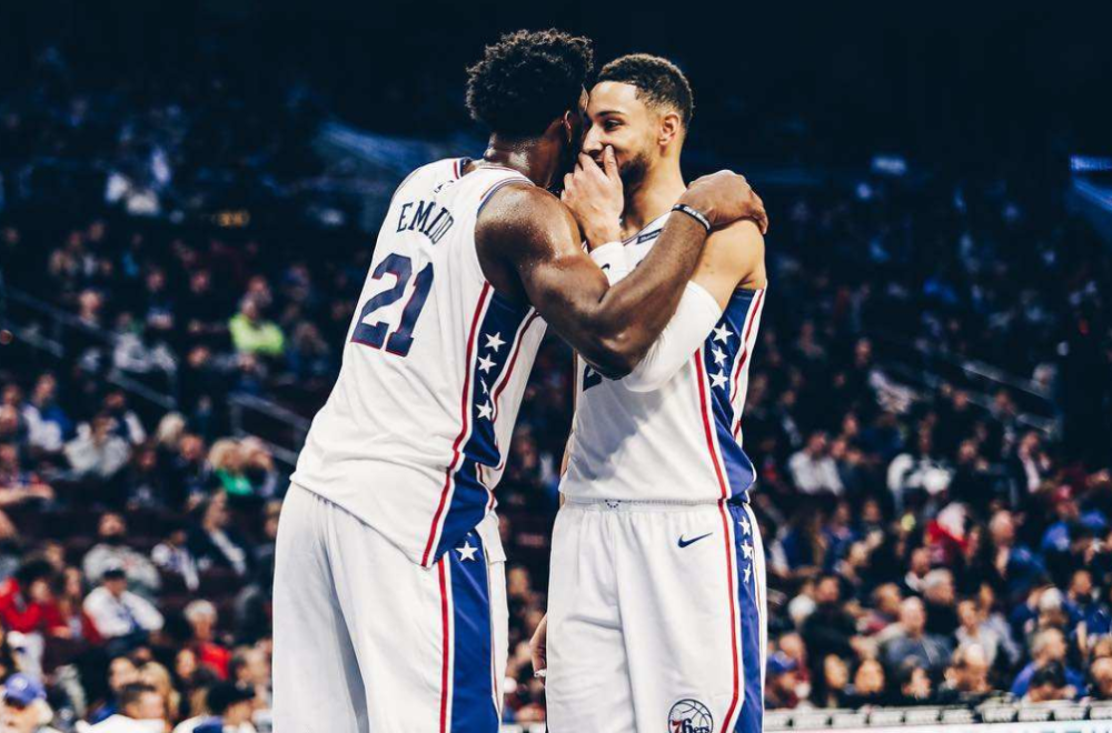  篮网本·西蒙斯复出战旧主，76人惨败引争议  