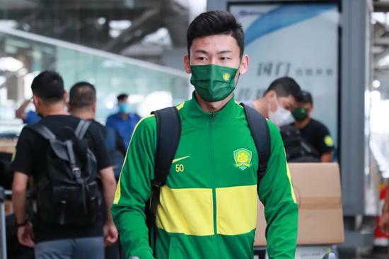  纽卡斯尔青春风暴，喜鹊军团客场惊艳逼平曼城