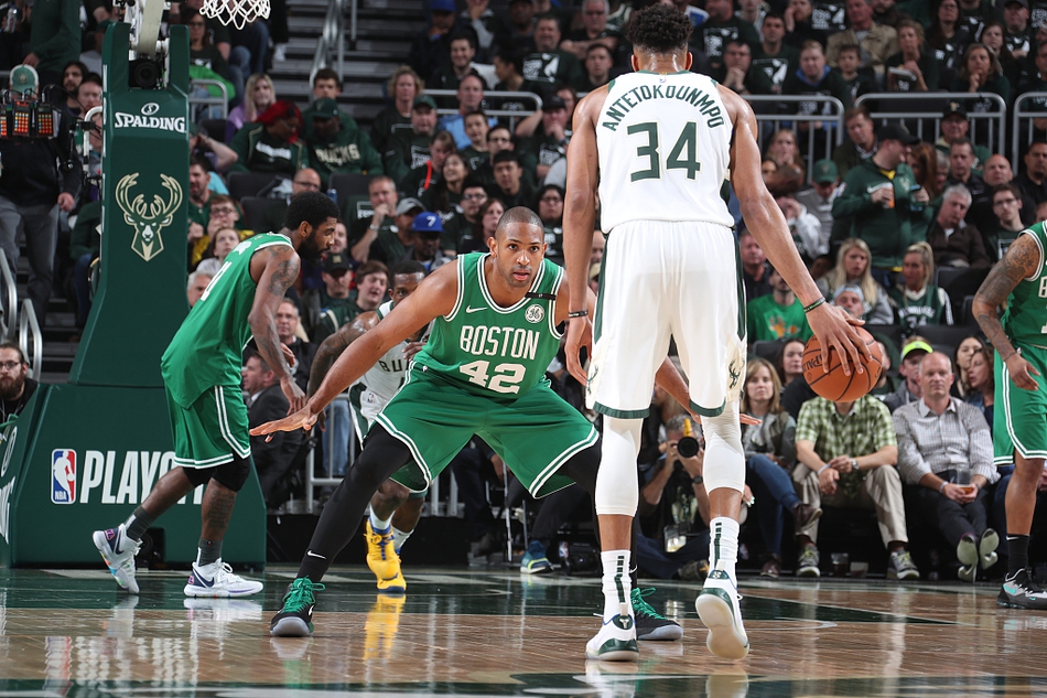  字母哥暴扣绝杀凯尔特人，雄鹿客场惊险保住连胜